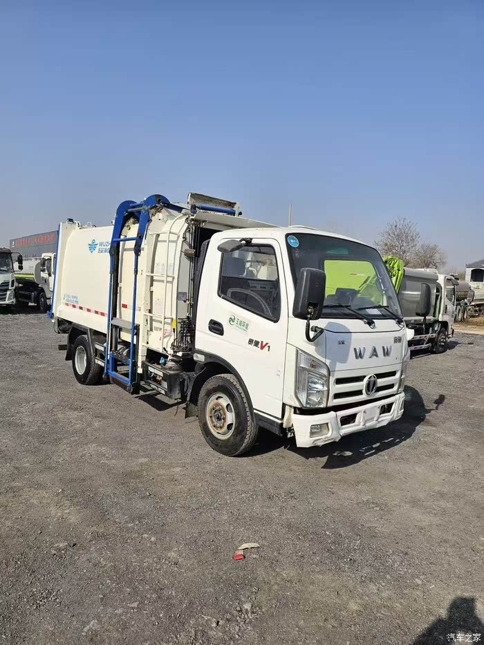 全新蓝牌8方侧挂桶垃圾车 国六排放，五征上装130马力高效之选